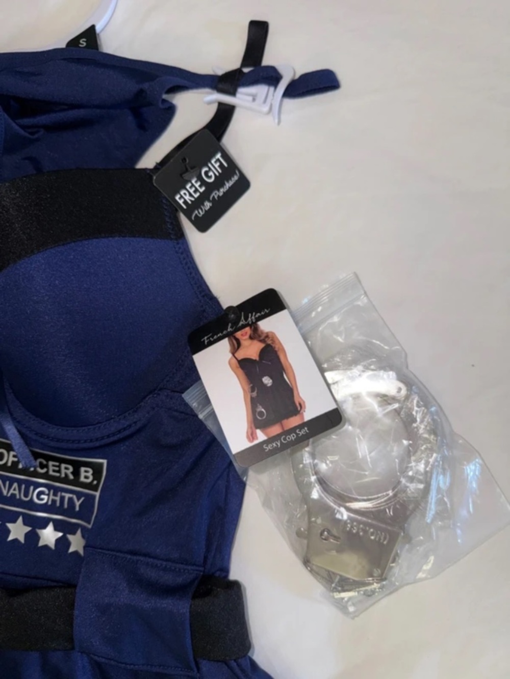 Sexy Cop Set - Picture 3 of 4